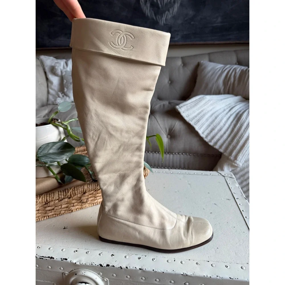 CHANEL Vintage Tall Boots Cream Leather CC Logo Women's Size 39 Y2K 90s Karl